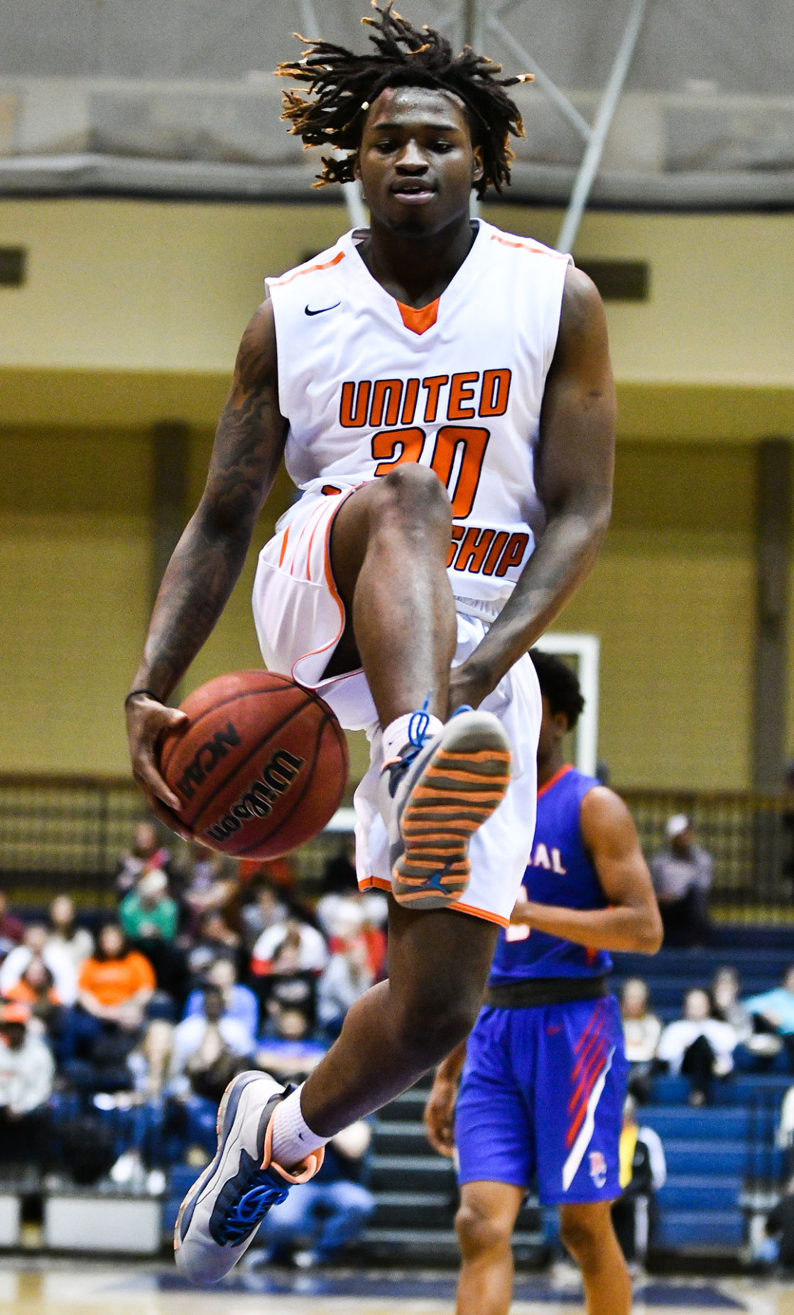 Buchanan, Hurt connect to lead Illinois seniors